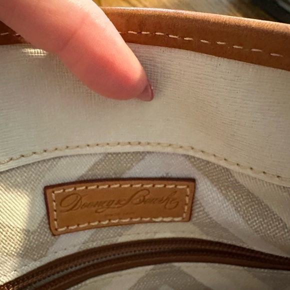 Pristine Dooney and Bourke Shoulder Bag - Picture 3 of 7